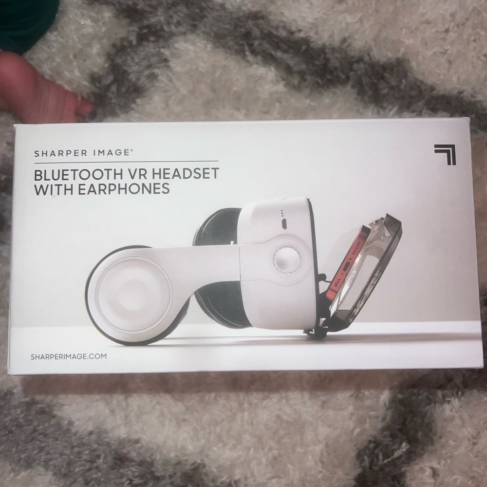 Sharper Image, Bluetooth VR Headset w Earphones